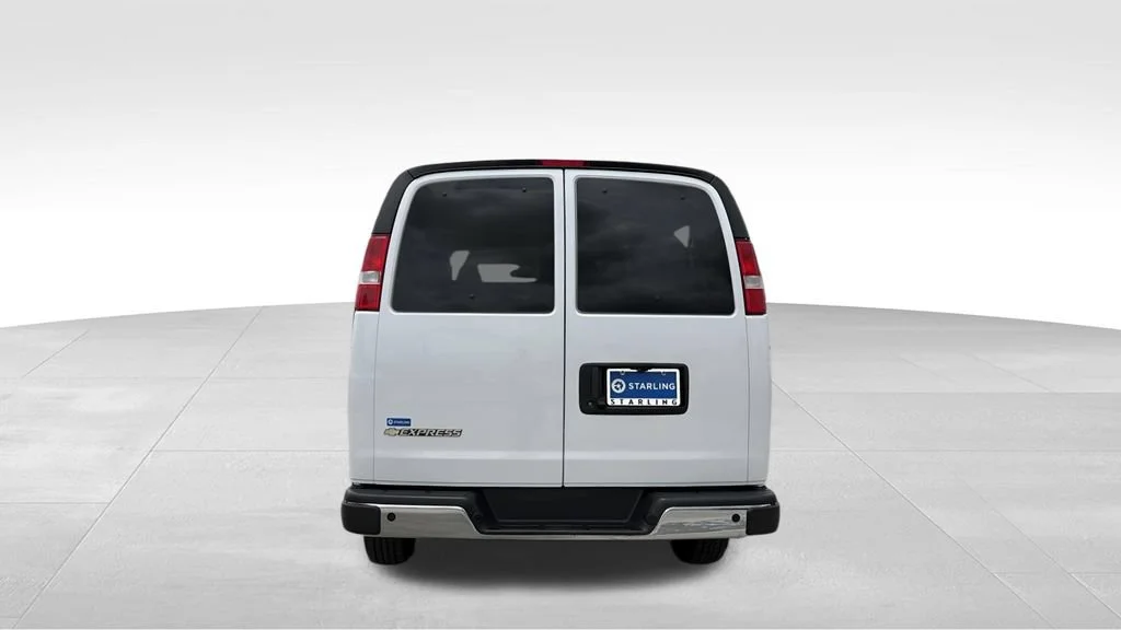 Used 2025 Summit White Chevrolet 1LT image 7
