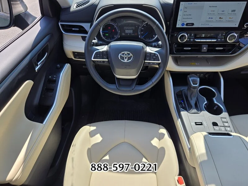 Used 2025 Cypress TOYOTA XLE image 14