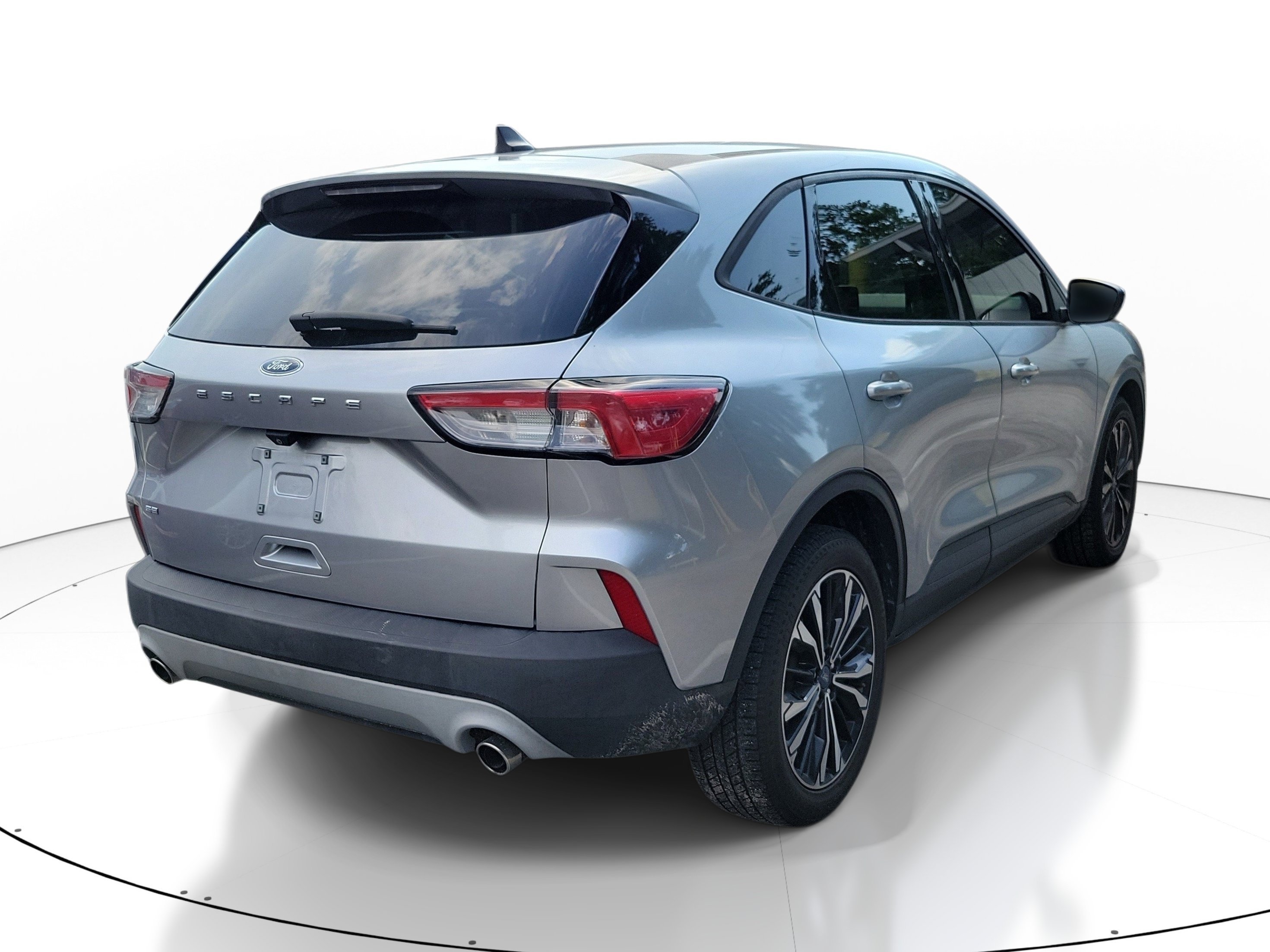 Used 2021 Silver Metallic Ford SE image 5