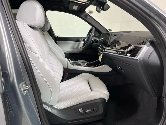 Used 2026 Skyscraper Grey Metallic BMW xDrive40i image 22