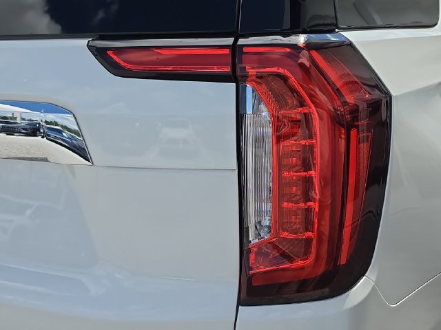 2023 GMC Yukon SLT - Photo 8