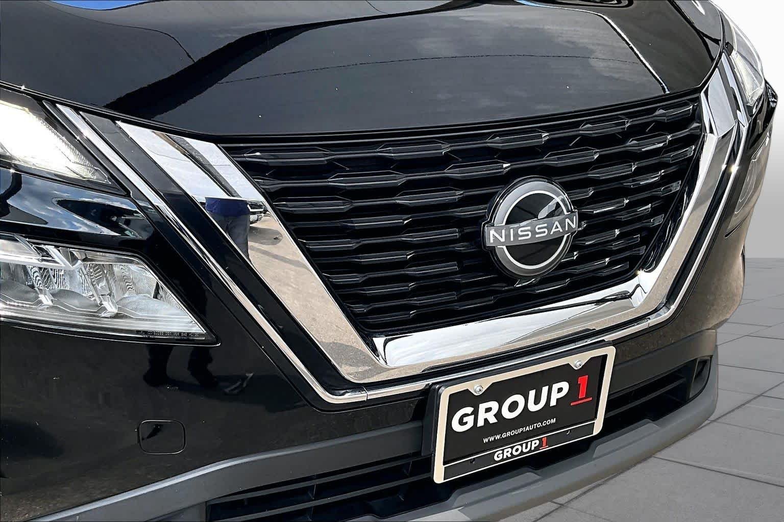 Used 2023 Super Black Nissan SV image 29