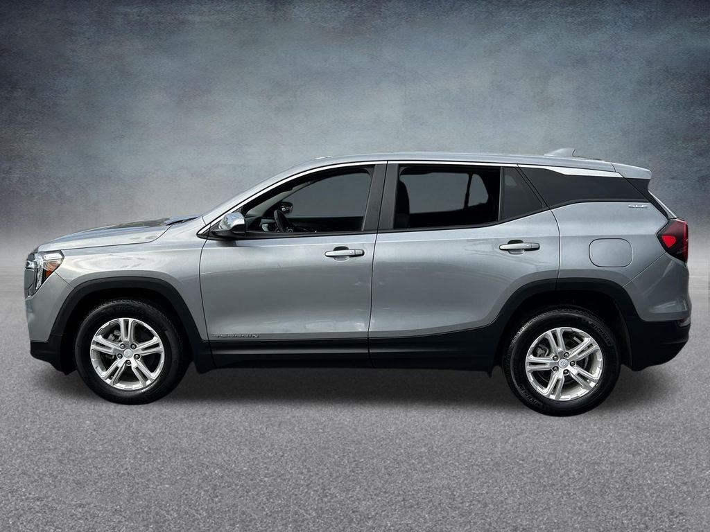 Used 2023 Sterling Metallic GMC SLE image 4