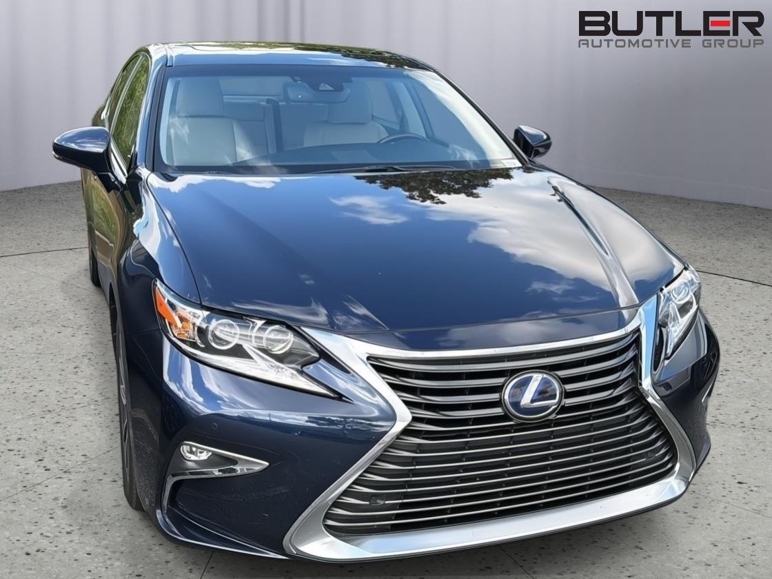 Used 2017 Nightfall Mica Lexus ES 300h image 5
