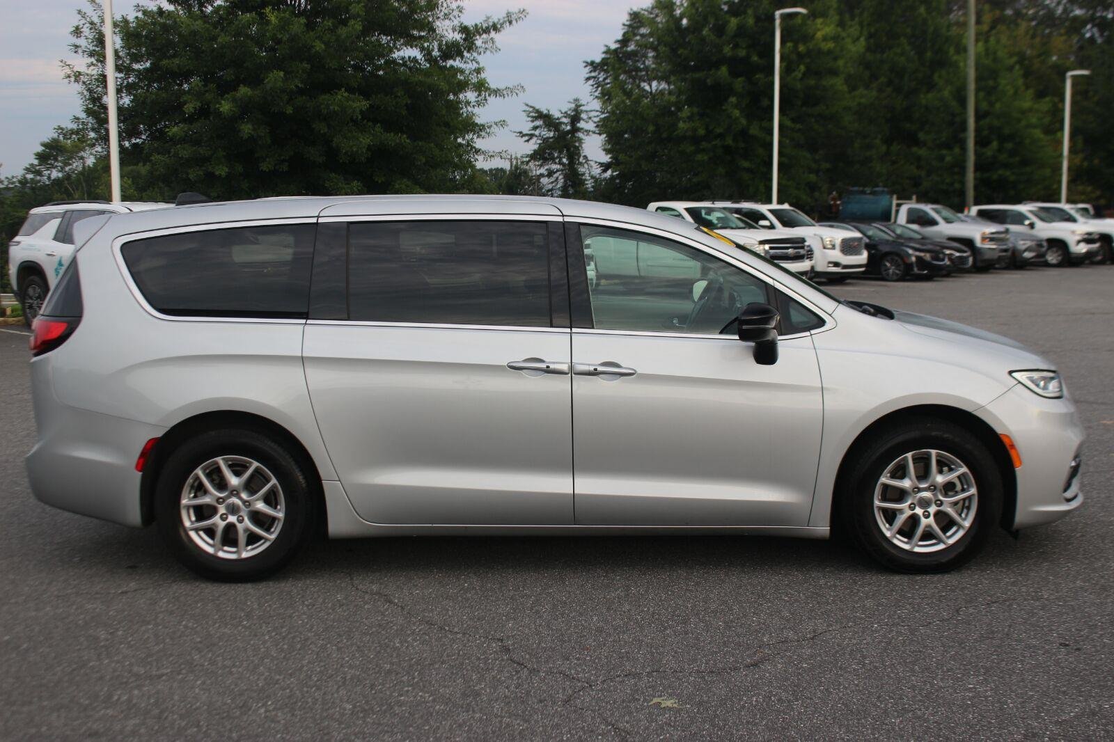 Used 2024 Silver Chrysler Touring L image 8