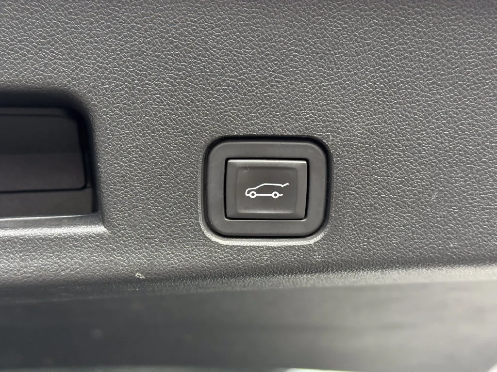 Used 2024 Summit White Chevrolet LT image 13