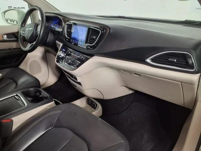 Used 2017 White Chrysler Touring L Plus image 21