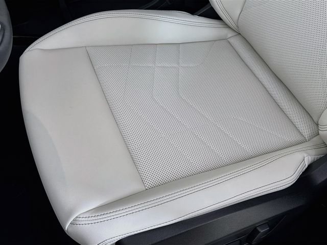 New 2026 White Metallic BMW xDrive28i image 19