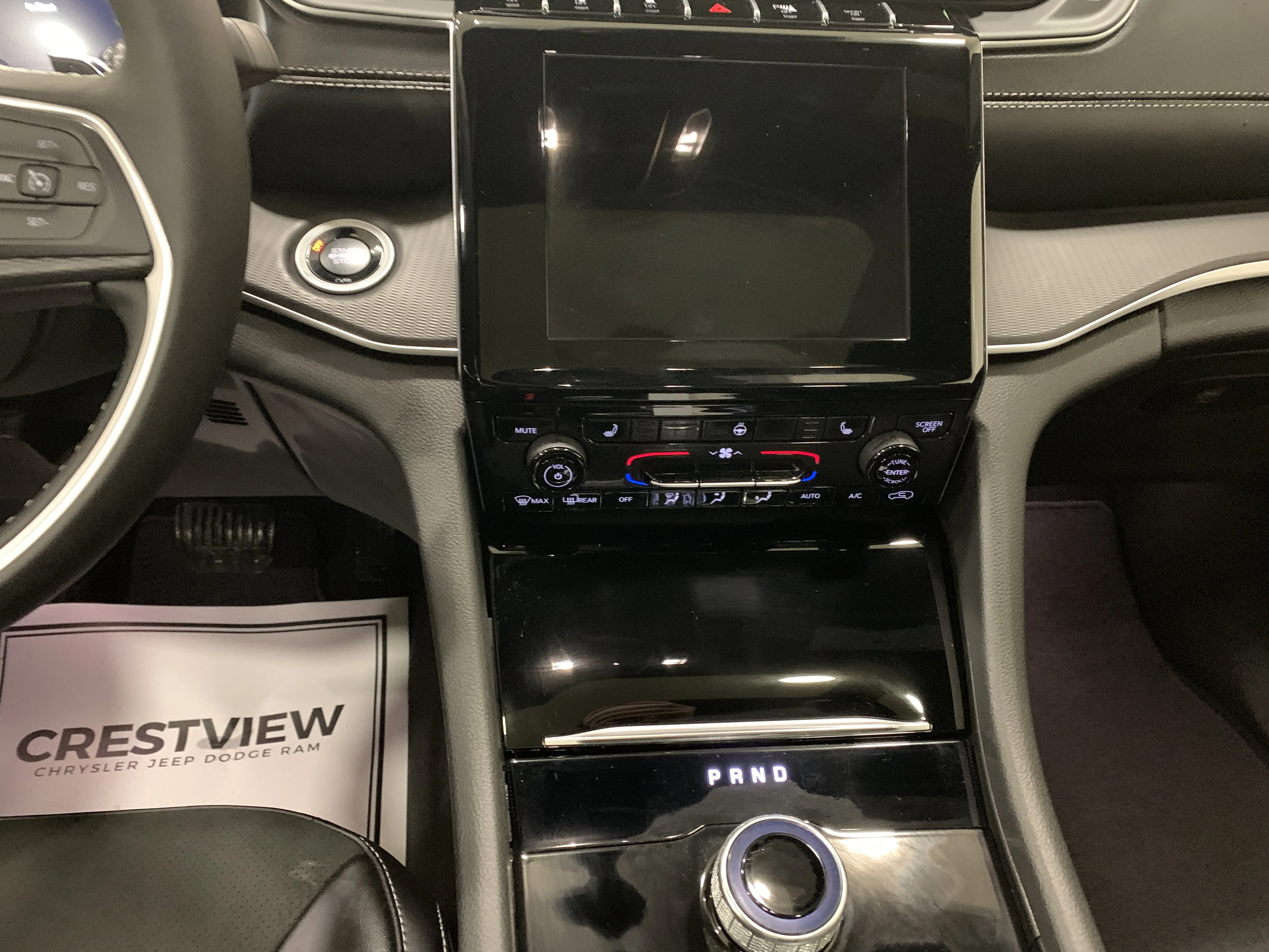 New 2025 Diamond Blk Crystal Pearl Jeep Altitude image 11