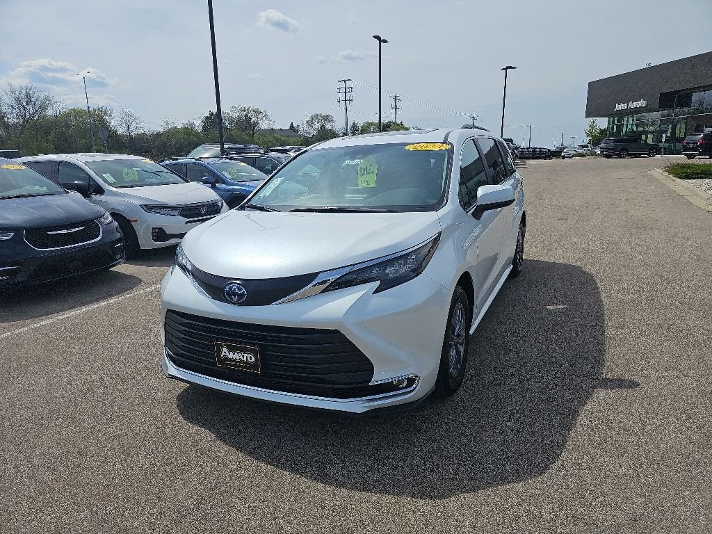 2024 Toyota Sienna XLE 7-Passenger Hybrid AWD's photo