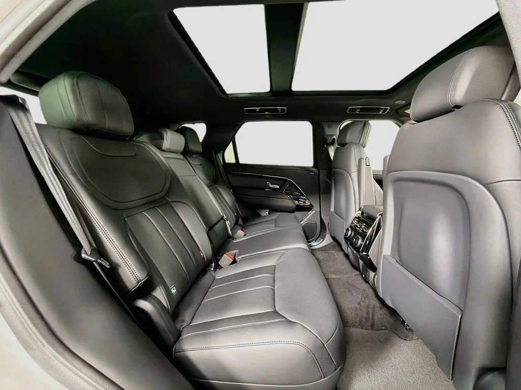 New 2026 Borasco Grey Land Rover Dynamic SE image 29