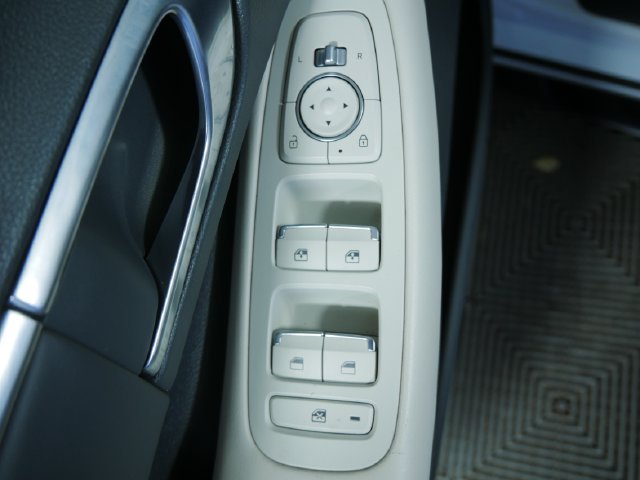 Used 2023 White Hyundai SEL image 22