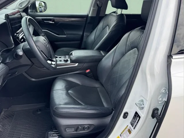 Used 2021 White Toyota Platinum image 5