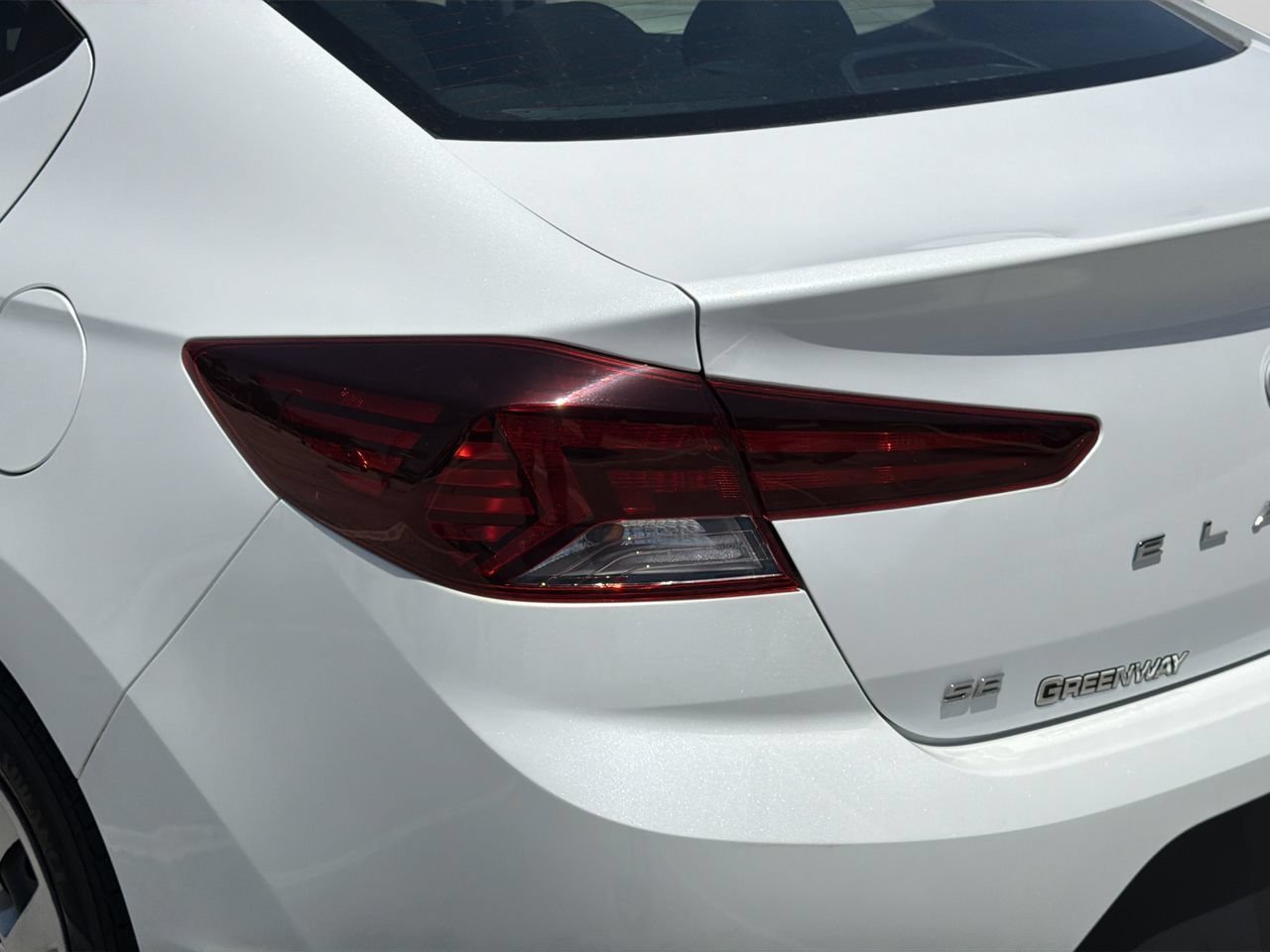 Used 2020 Quartz White Pearl Hyundai SE image 7