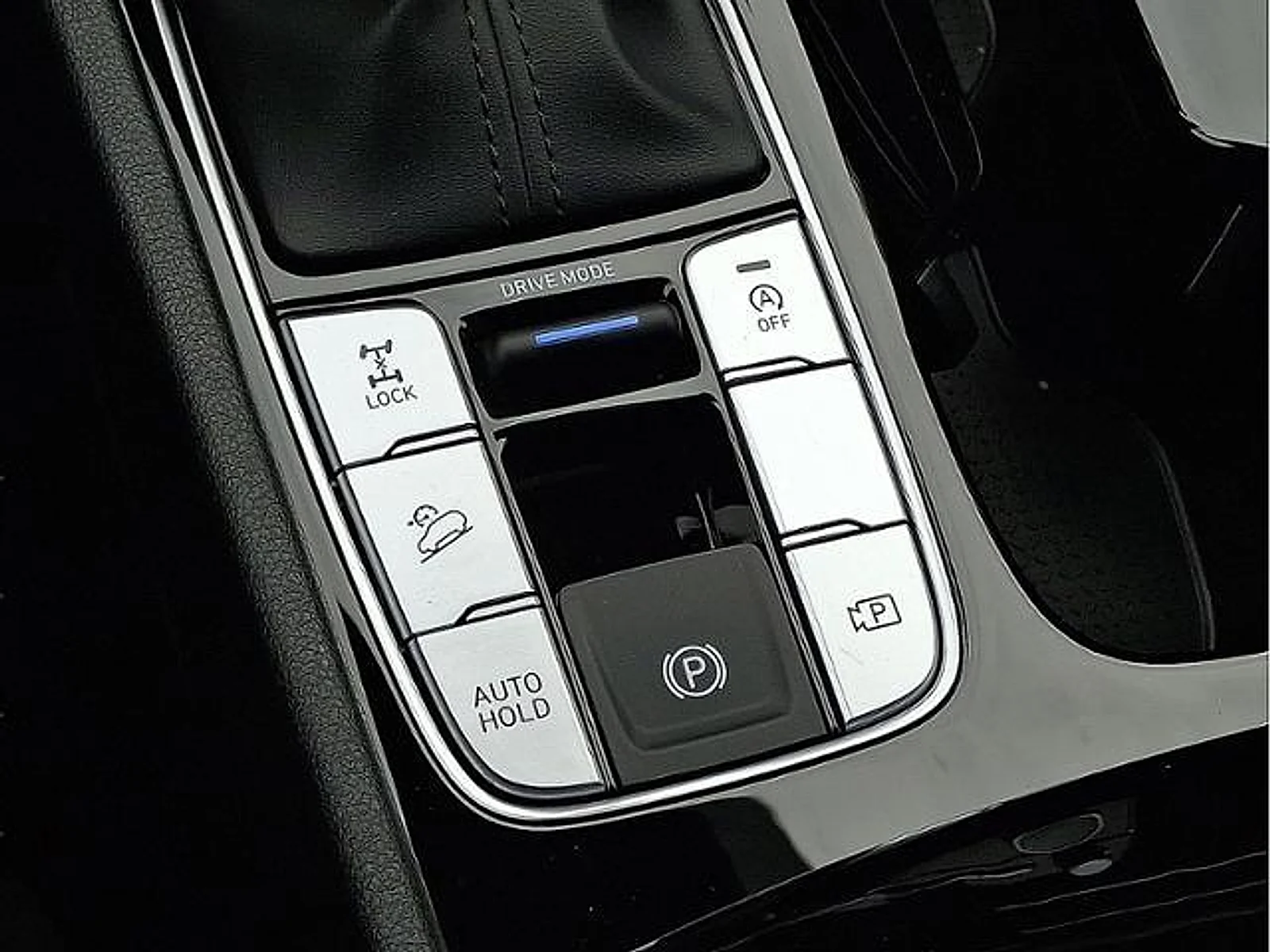 Used 2025 Shimmering Silver Hyundai SEL image 20