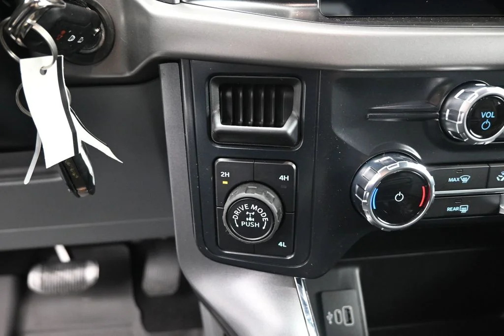 New 2026 Oxford White Ford XLT image 17