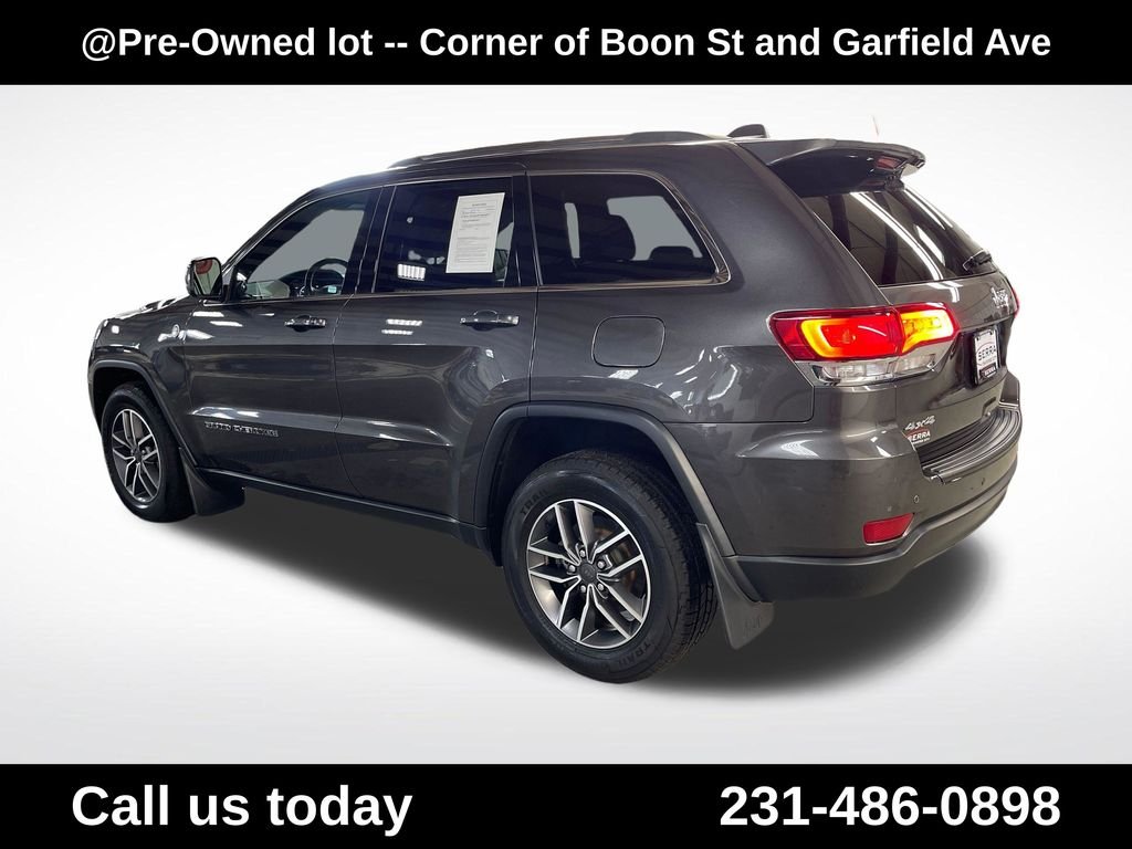 Used 2020  Jeep Laredo image 3