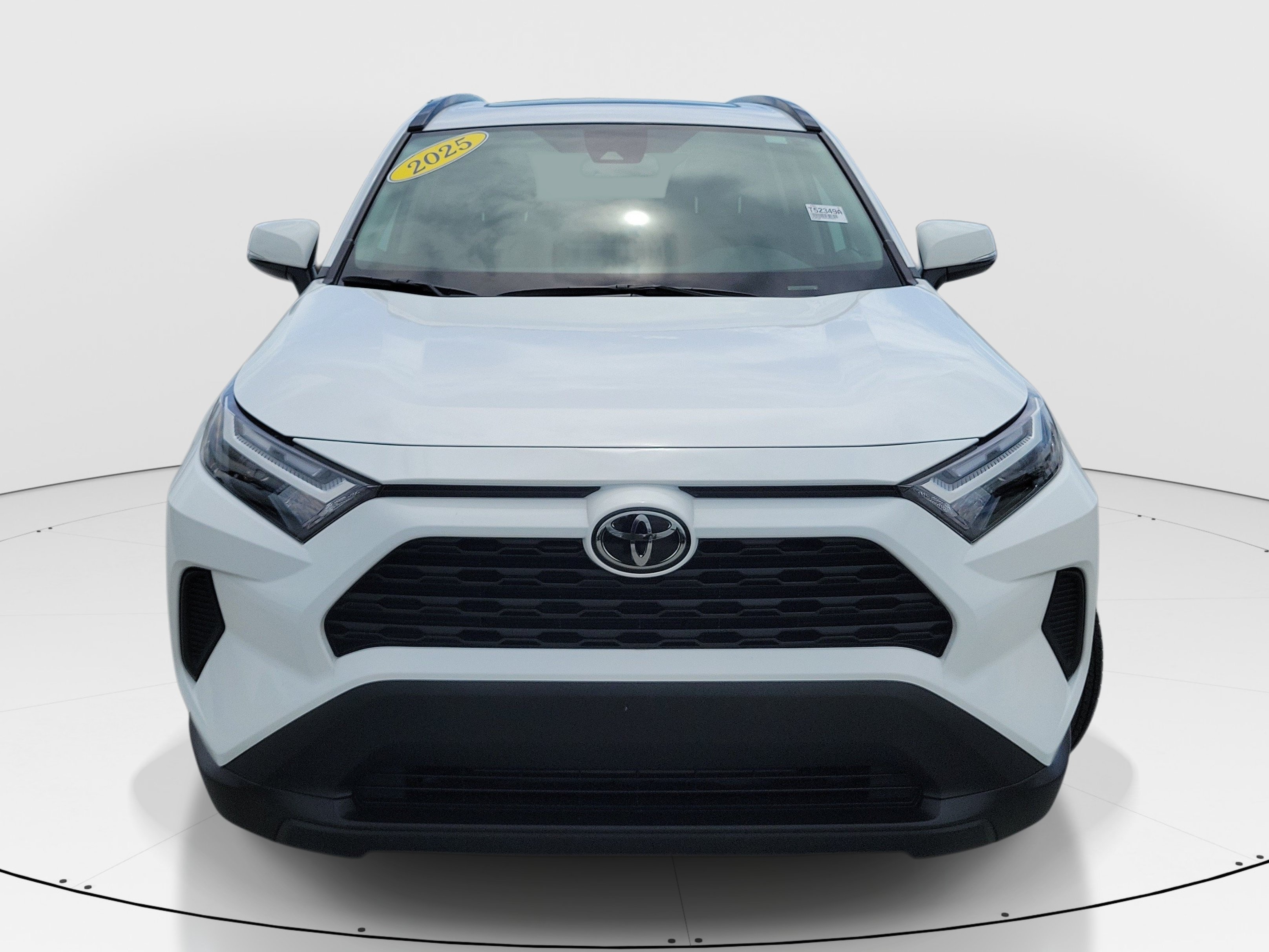 Used 2025 Ice Toyota XLE image 2
