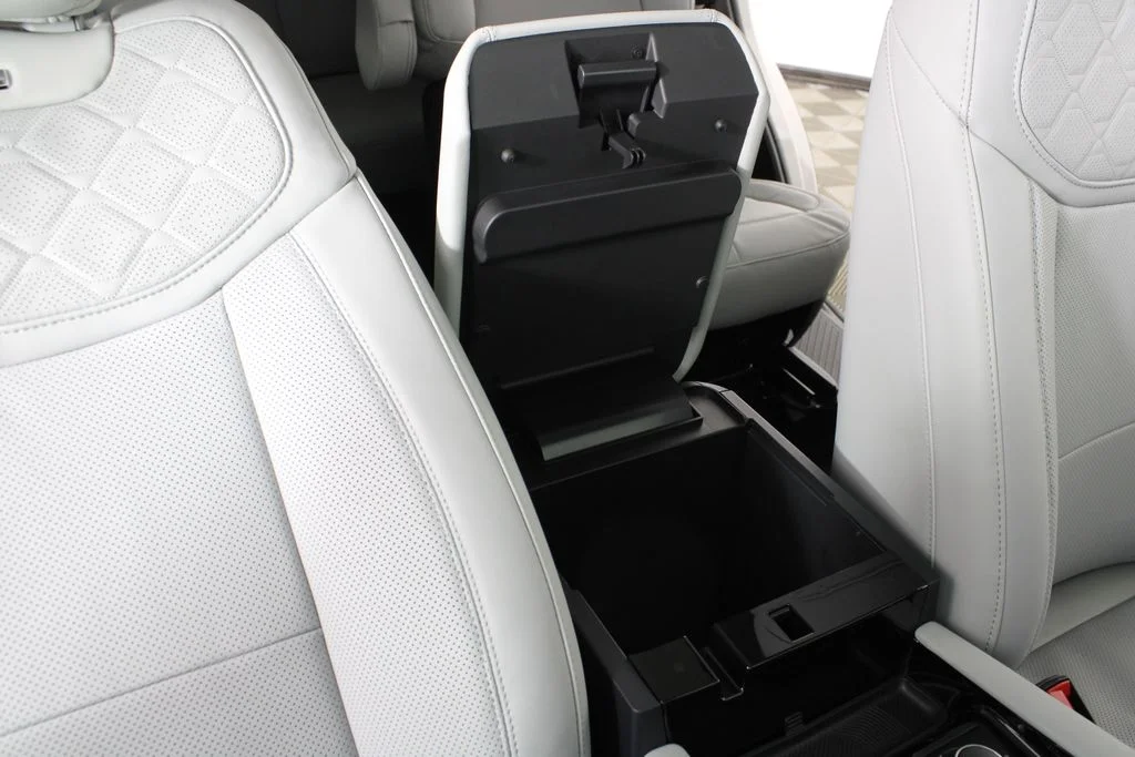 New 2026 White Ford Platinum image 21