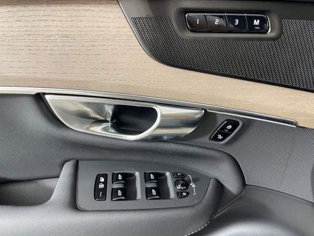 2025 Volvo XC90 Plus - Photo 27