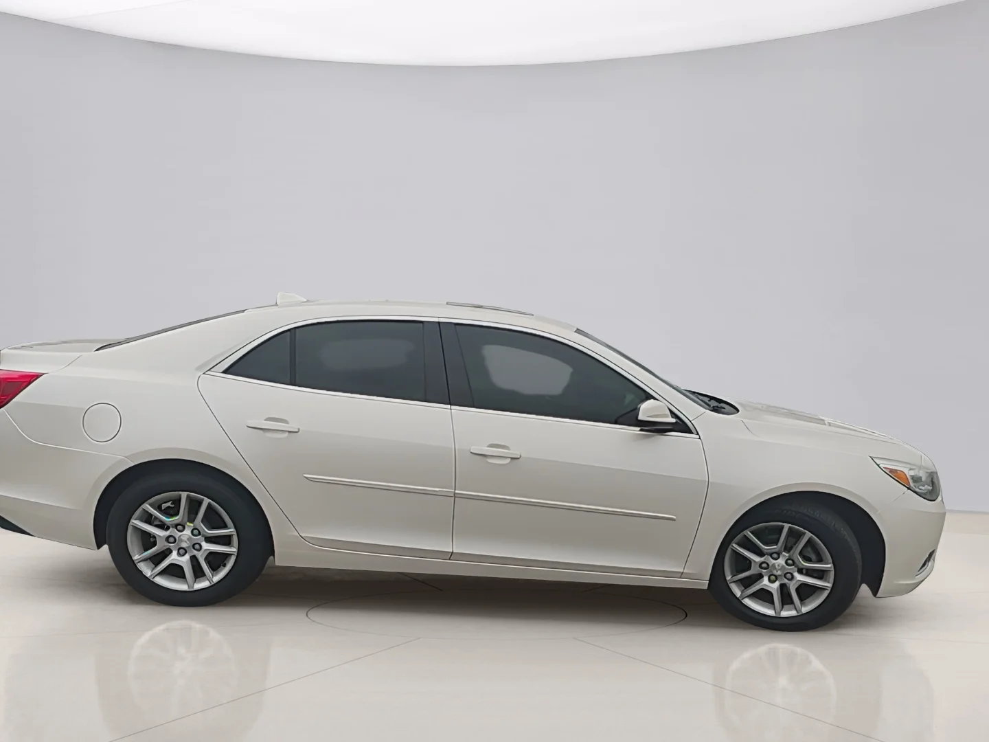 Used 2013 White Chevrolet ECO 2SA image 6