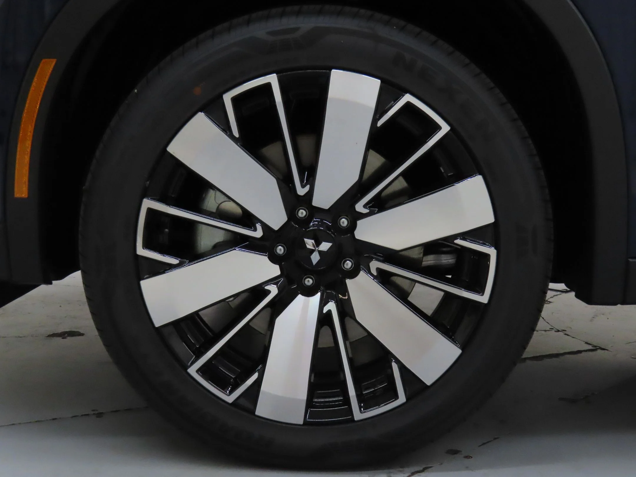 2025 Mitsubishi Outlander SE - Photo 28