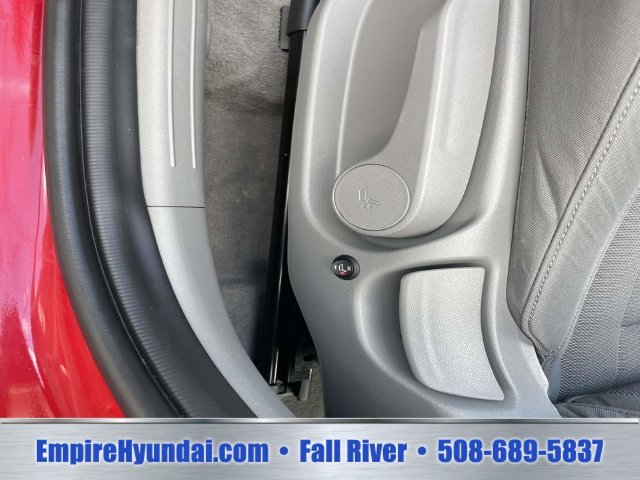 2024 Hyundai Elantra SE - Photo 19