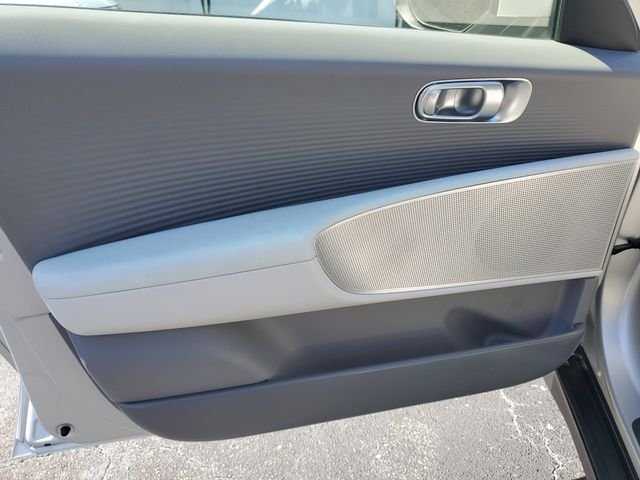 Used 2023 Gold Hyundai SEL image 9
