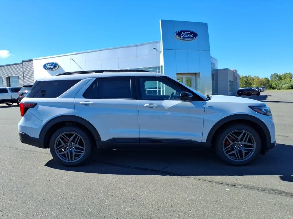 2026 Ford Explorer ST-Line - Photo 8