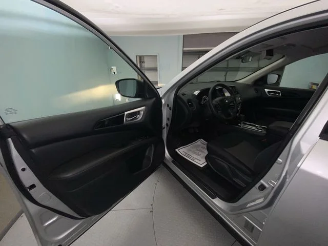 Used 2019 Silver Nissan S image 11