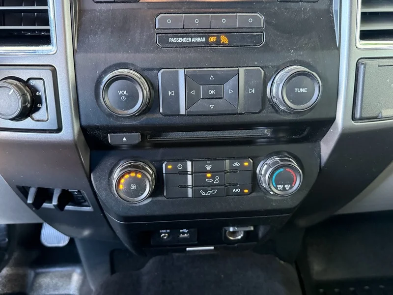 Used 2015 Ingot Silver Meta Ford XLT image 12