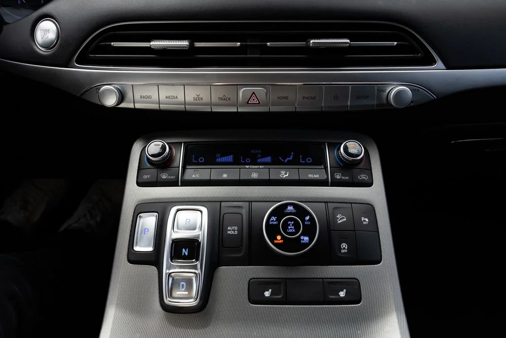 Used 2020 White Hyundai SEL image 17