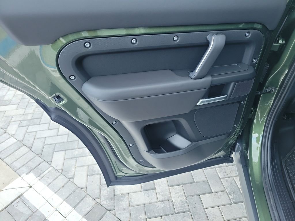 New 2026 Woolstone Green LAND ROVER X-Dynamic SE image 21