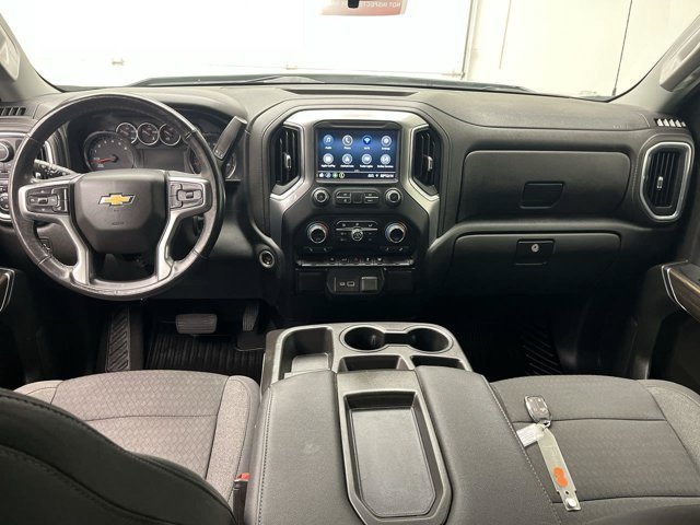 Used 2022 Silver Ice Metallic Chevrolet LT image 4
