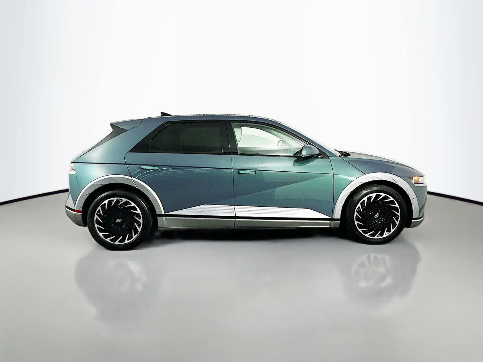 Used 2023 Digital Teal Hyundai Limited image 8