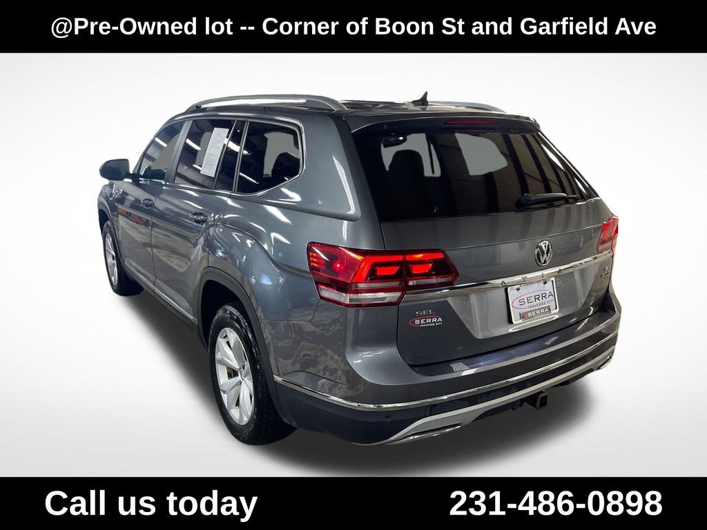 Used 2018 Gray Volkswagen SEL image 3