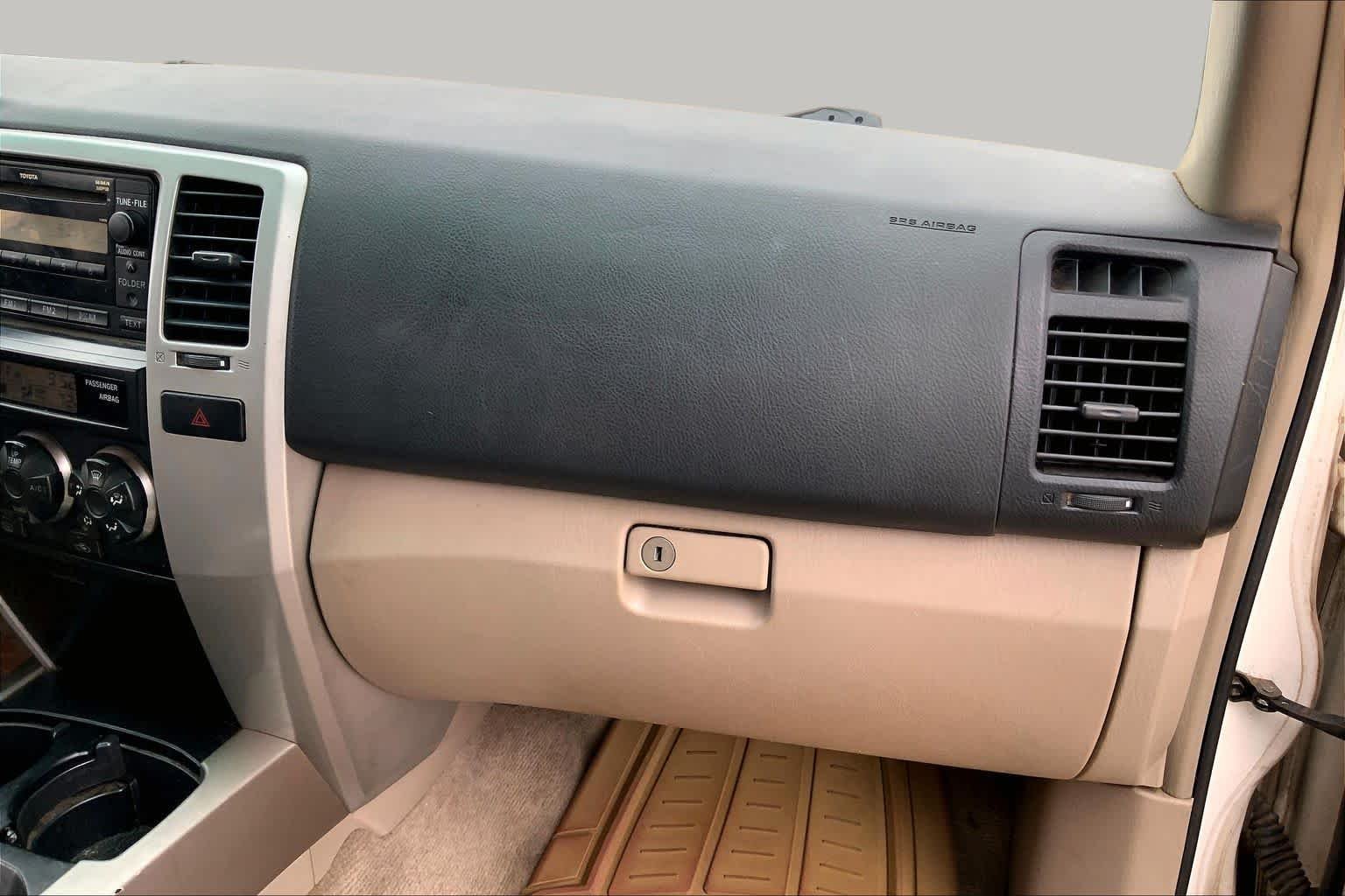 Used 2006 Natural White Toyota SR5 image 17