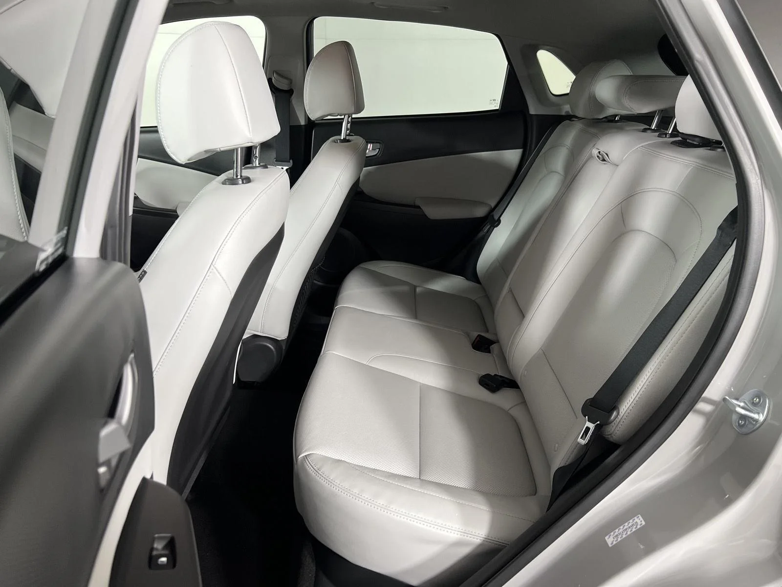 Used 2023 Cyber Silver Hyundai Limited image 22