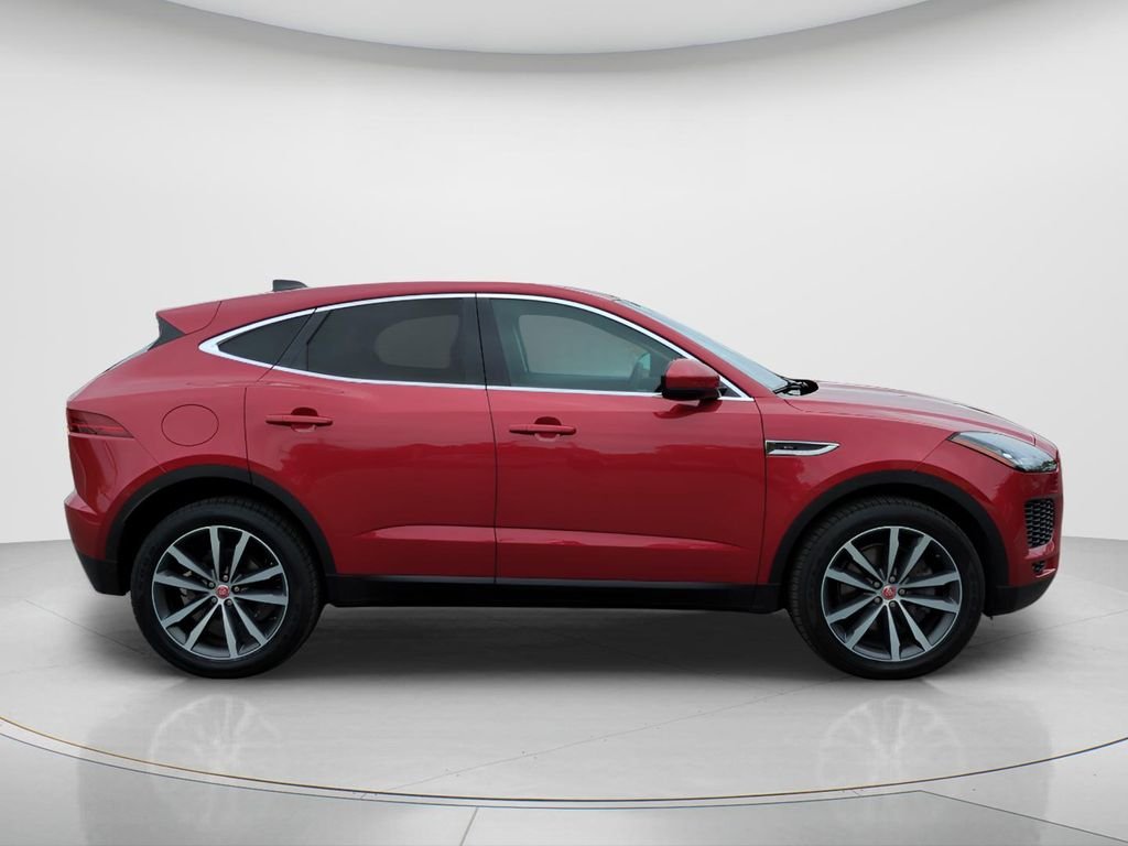 Used 2020  Jaguar SE image 4