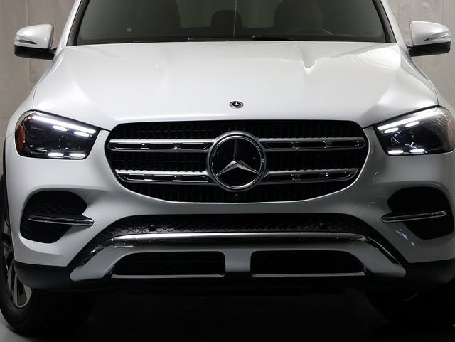 New 2026 MANUFAKTUR Moonlight White Metallic Mercedes-Benz GLE 350 image 35