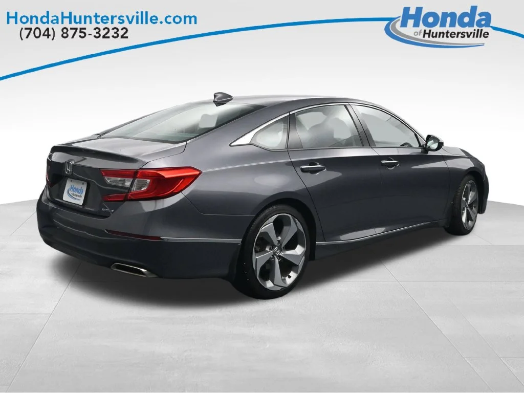 Used 2018 Modern Steel Metallic Honda Touring image 8