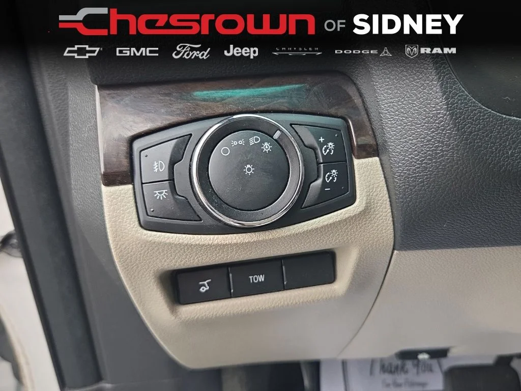 Used 2014 White Ford Limited image 33