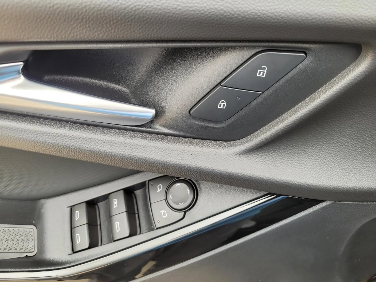 2026 Chevrolet Equinox LT - Photo 14