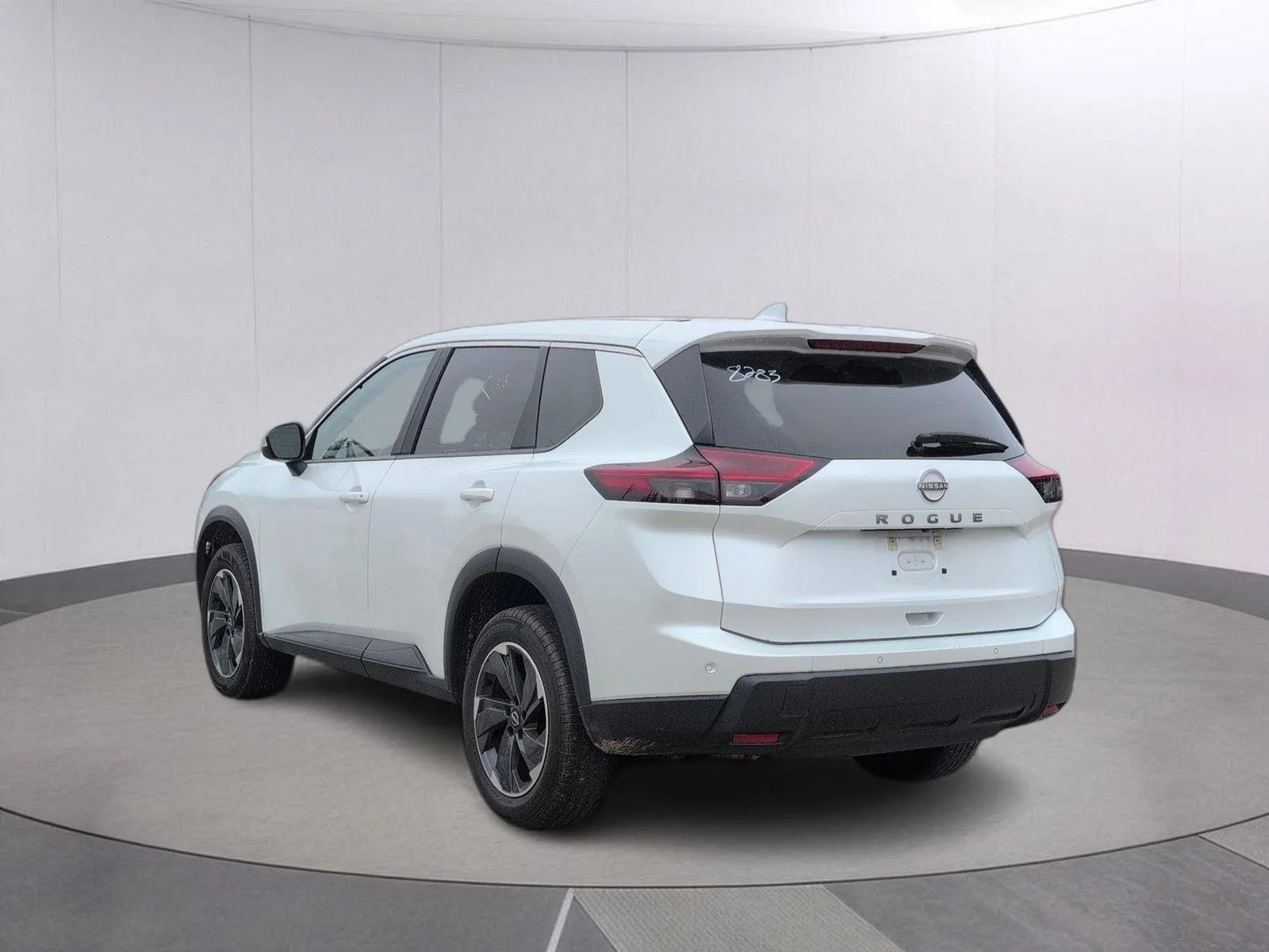 Used 2025 Everest White Pearl Nissan SV image 3