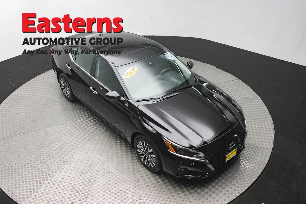 Used 2023 Black Nissan 2.5 SV image 3