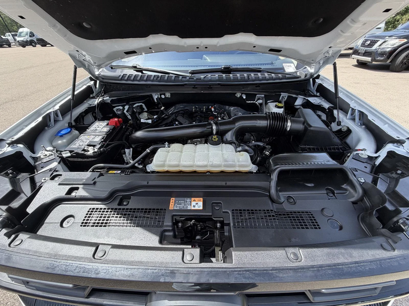 Used 2025 Oxford White Ford Active image 24