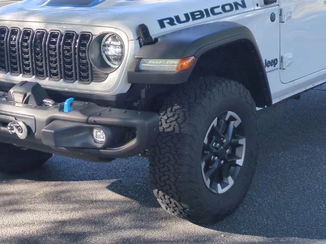 Used 2024 White Jeep Rubicon 4xe image 9