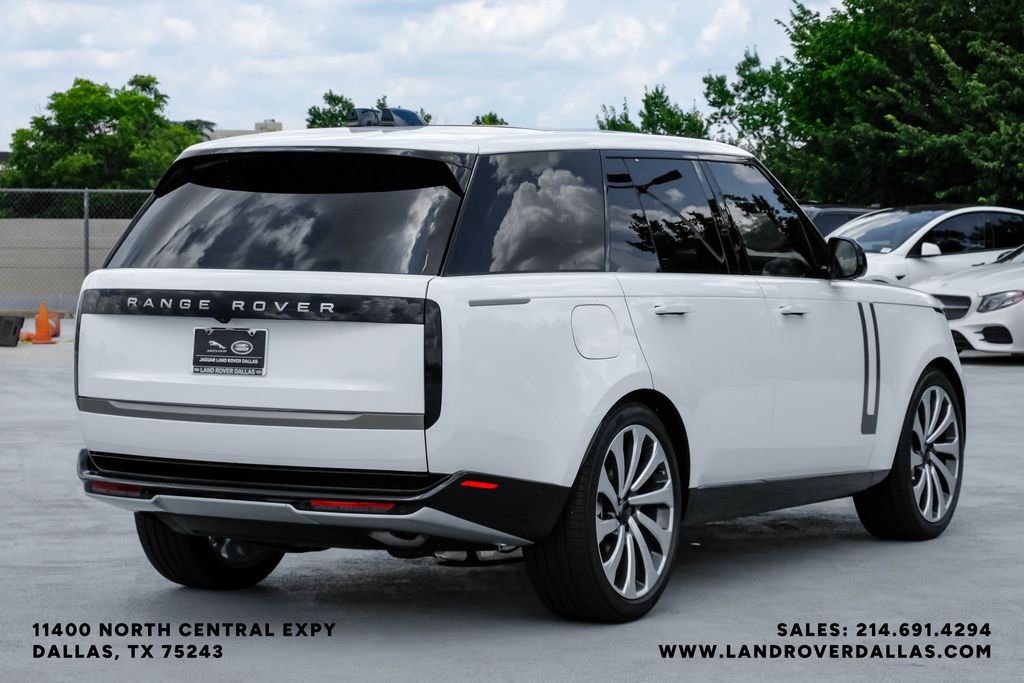 New 2026 Fuji White Land Rover SE image 8