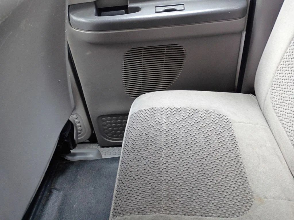 Used 2001 Oxford White Clearcoat Ford XL image 21