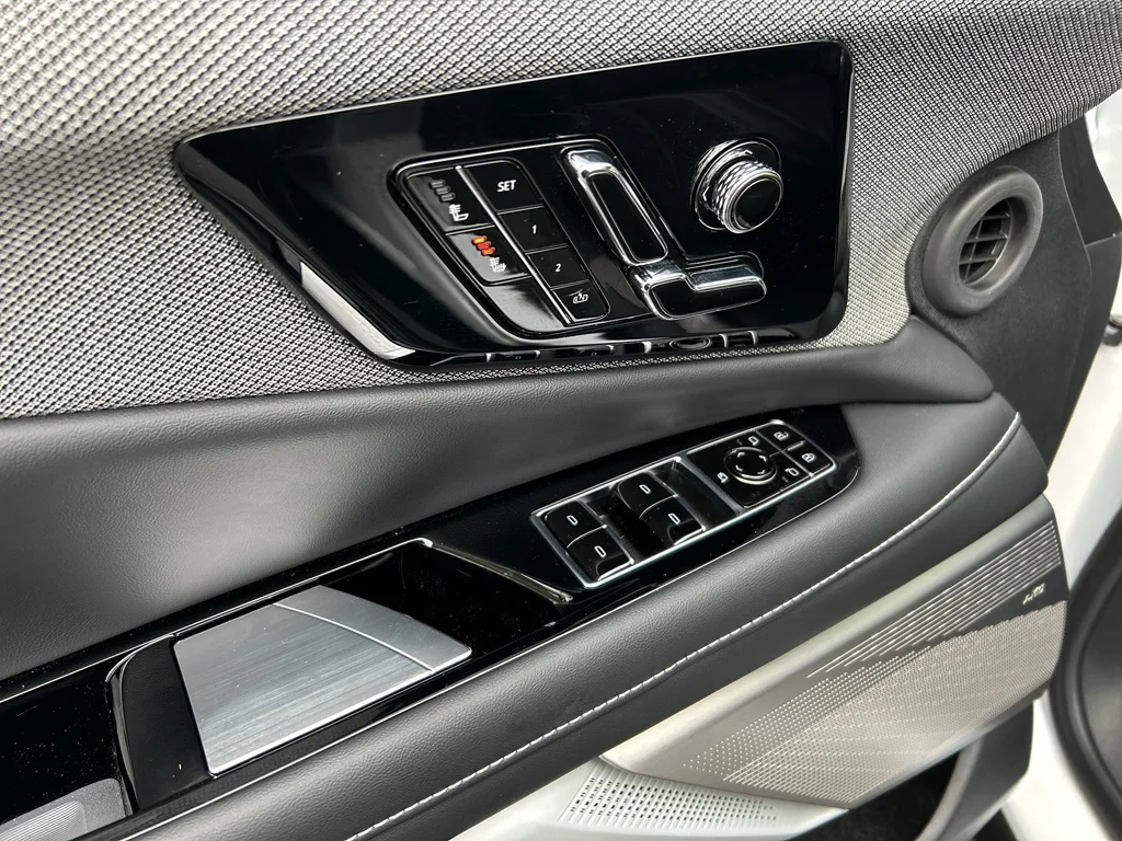 2025 Cadillac OPTIQ Sport 1 - Photo 14